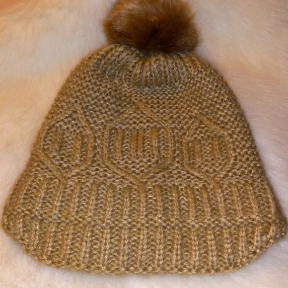 Surell | Accessories | Surely Beanie With Faux Fur Pom  display picture 2